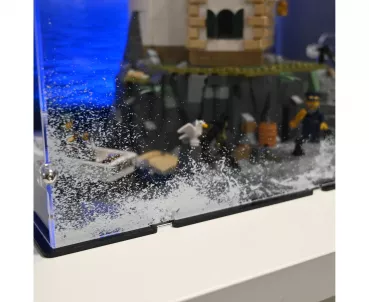 21335 Motorised Lighthouse Display Case