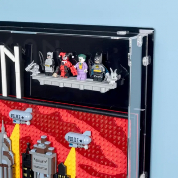 Preview: 76271 Batman: The Animated Series Gotham City - Wall Display Case
