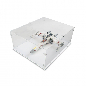 Preview: 75301Luke Skywalker X-Wing Fighter Display Case