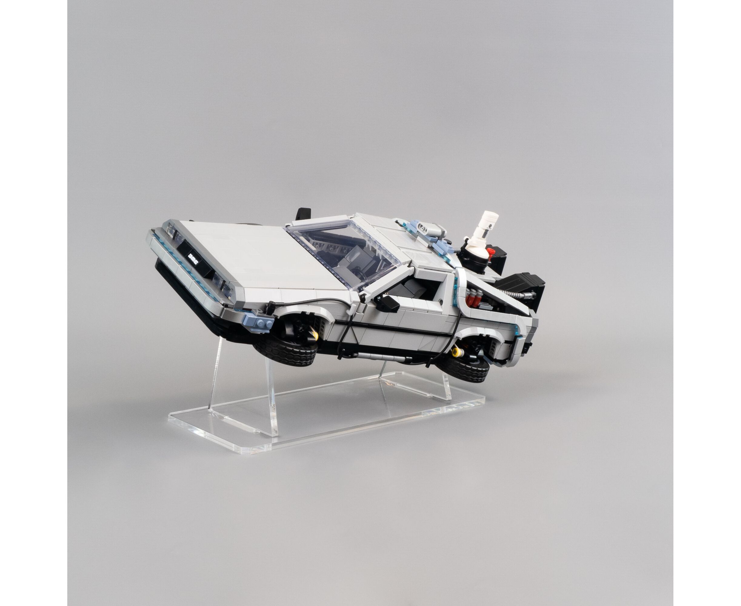 https://www.premiumtoystore.de/images/product_images/original_images/back-to-the-future-delorean-lego-display-stand-07.jpeg
