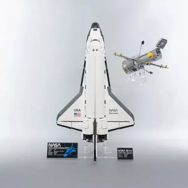 10283 NASA Space Shuttle Discovery - Vertical Display Stand