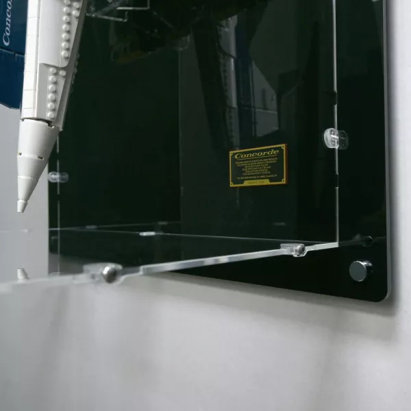 10318 Concorde Wall Display Case
